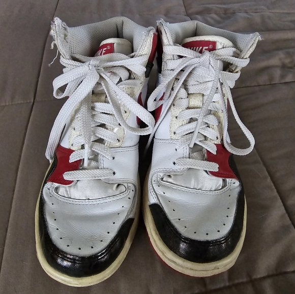 Vintage Nike Court Force Hightops - Picture 3 of 7